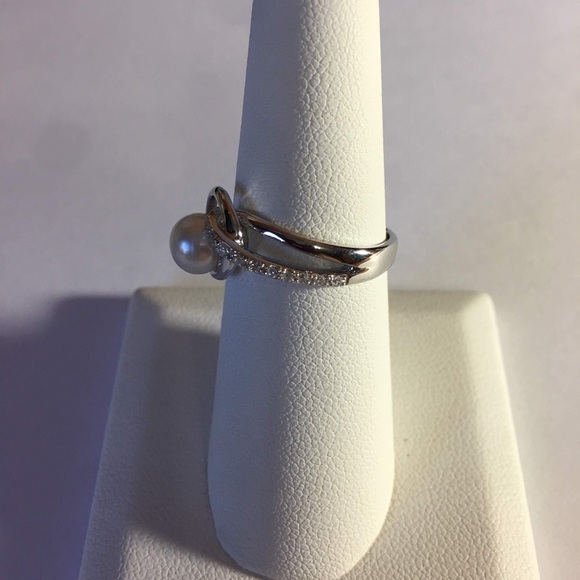 Sterling Silver Pearl/Clear CZ Accent Stones Ring - Picture 3 of 3